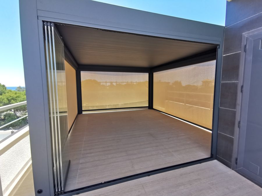 Pérgola aluminio panel sandwich azotea